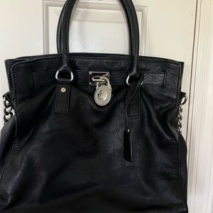 Michael Kors black leather, gorgeous bag! Comes with dust bag. Great condition